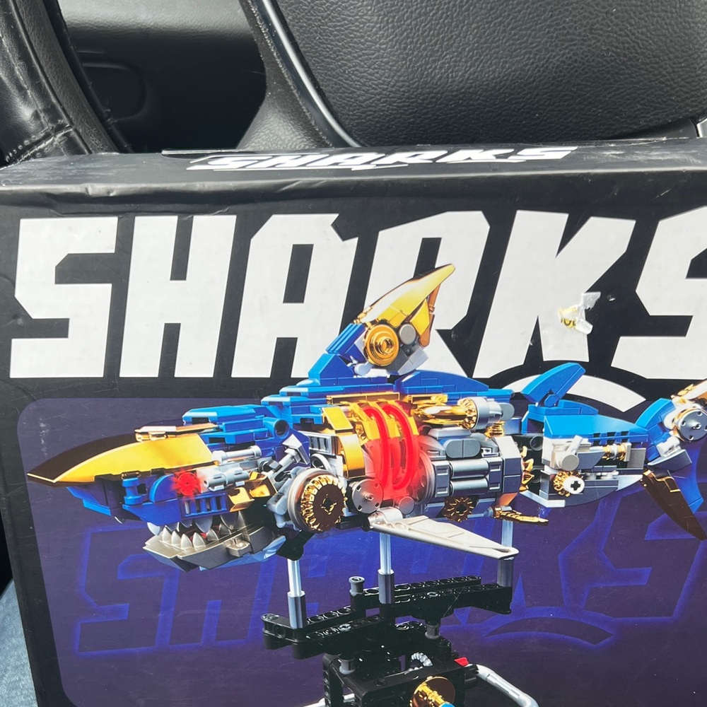 Sharks Creative Building Set - Blue and Gold